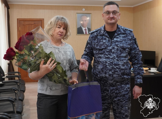 В Волгограде сотрудники Росгвардии встретились с мамой погибшего военнослужащего