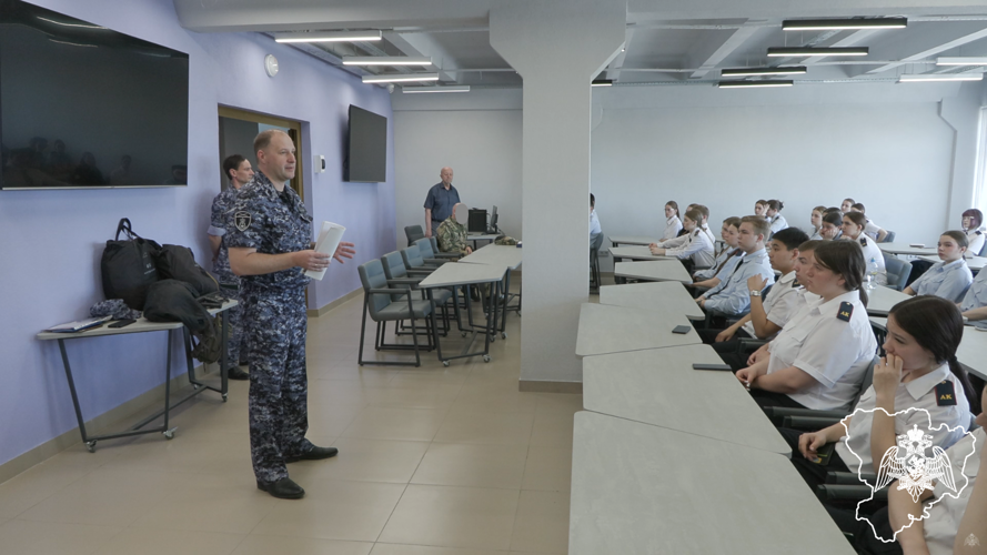 Росгвардейцы провели профориентационную встречу со студентами Академического колледжа