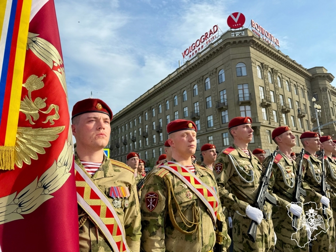 В Волгограде росгвардейцы приняли участие в праздничных мероприятиях и параде Победы