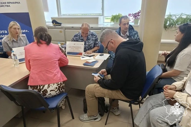  Росгвардейцы провели профориентационные встречи в Волгограде и Камышине