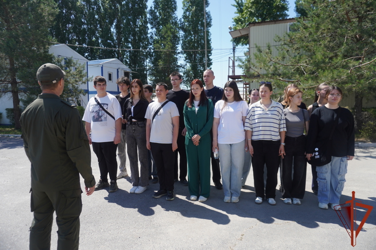 В год 10-летия Росвгардии студенты Академического колледжа побывали на базе спецназа Росгвардии в Волгограде