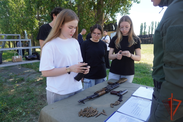 В год 10-летия Росвгардии студенты Академического колледжа побывали на базе спецназа Росгвардии в Волгограде