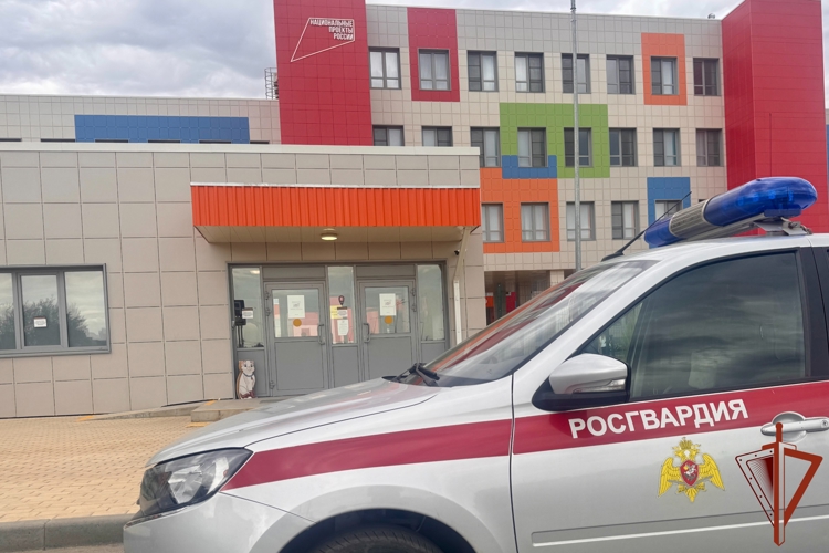 Росгвардейцы проверяют готовность школ к новому учебному году