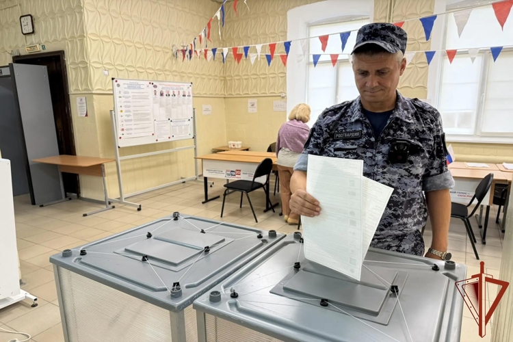В Волгоградской области росгвардейцы принимают участие в Едином дне голосования