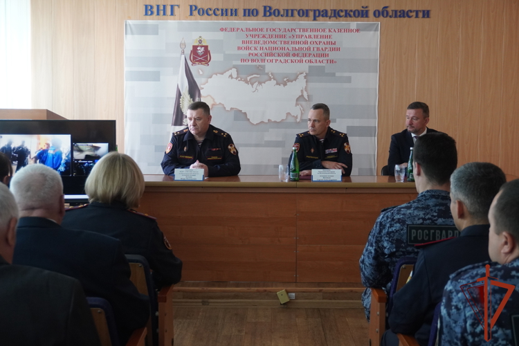 Сотрудников вневедомственной охраны Росгвардии поздравили в Волгограде