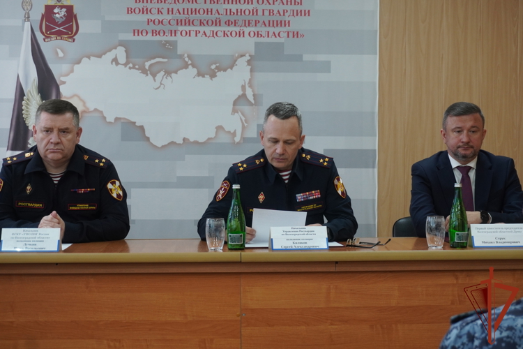 Сотрудников вневедомственной охраны Росгвардии поздравили в Волгограде